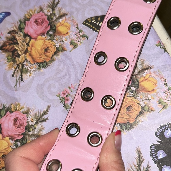 BUBBLEGUM PINK GENUINE LEATHER ITALIAN STYLE GROMMET BELT - Picture 5 of 5